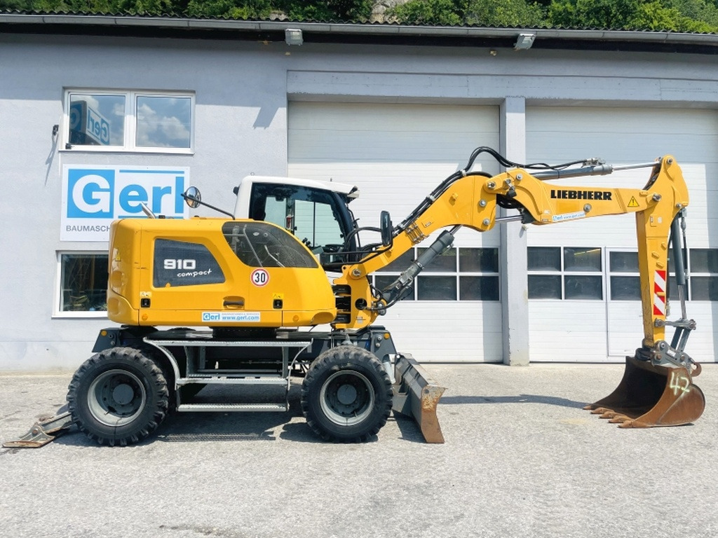 Liebherr A910 Compact (4025) - Pelle sur pneus: photos 2 Liebherr A910 Compact (4025) - Pelle sur pneus: photos 2