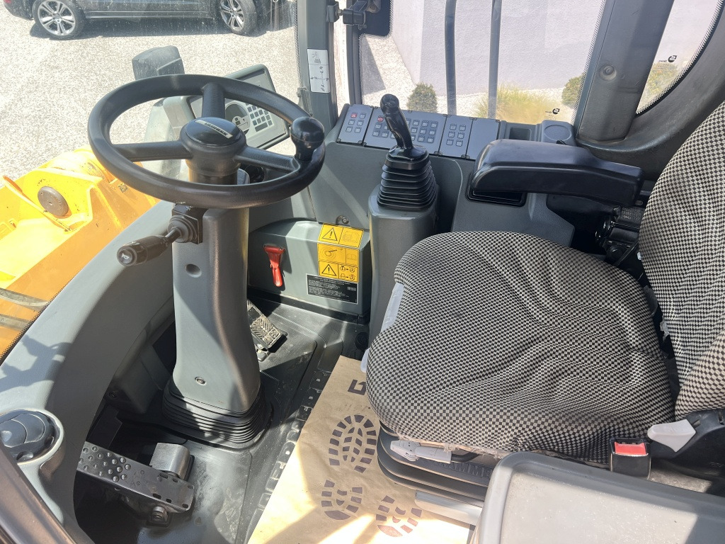 Chargeuse sur pneus Liebherr L 550 (111617): photos 10