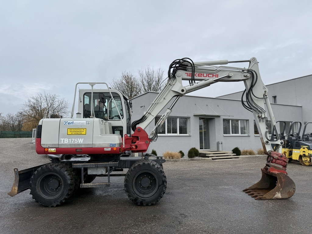 Takeuchi TB 175 W (111771) - Pelle sur pneus: photos 5 Takeuchi TB 175 W (111771) - Pelle sur pneus: photos 5