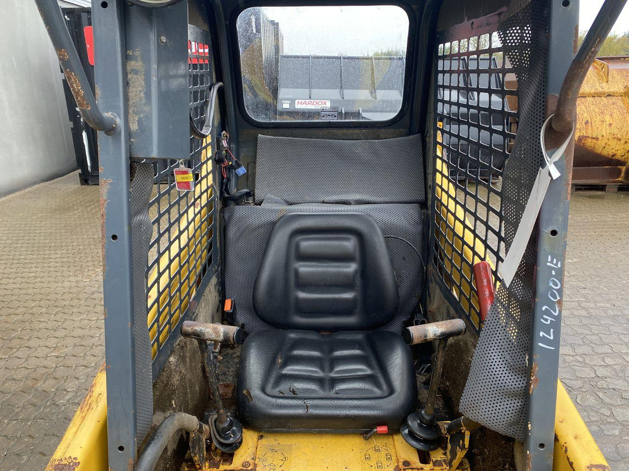 Gehl SL1635 - Mini chargeuse: photos 3 Gehl SL1635 - Mini chargeuse: photos 3