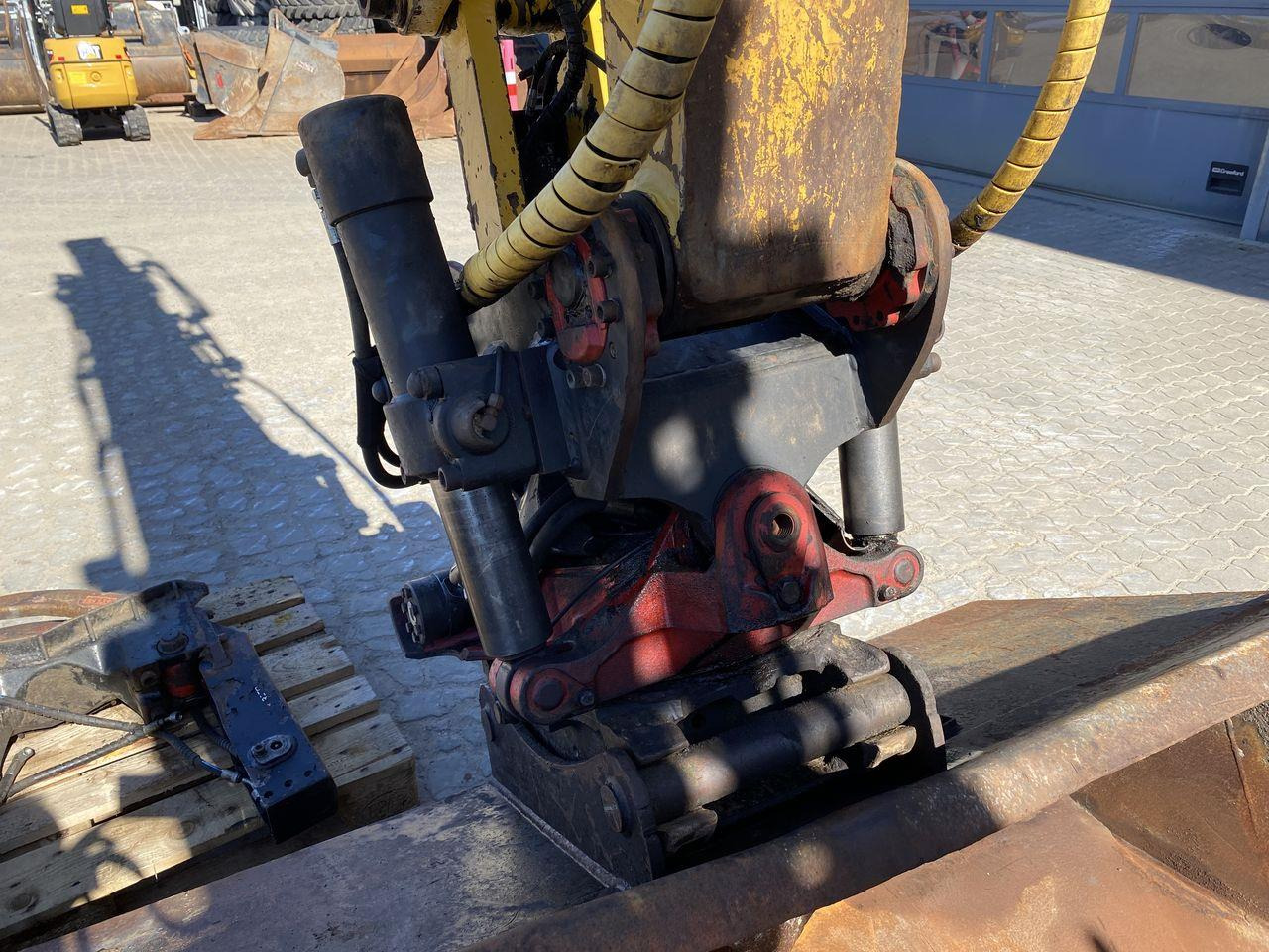 Pelle sur chenille Komatsu PC138US-8: photos 9