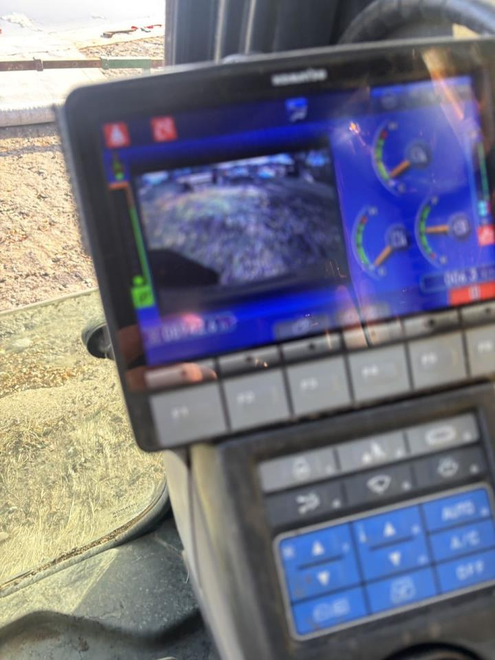 Komatsu PC240LC-11 - Pelle sur chenille: photos 5 Komatsu PC240LC-11 - Pelle sur chenille: photos 5