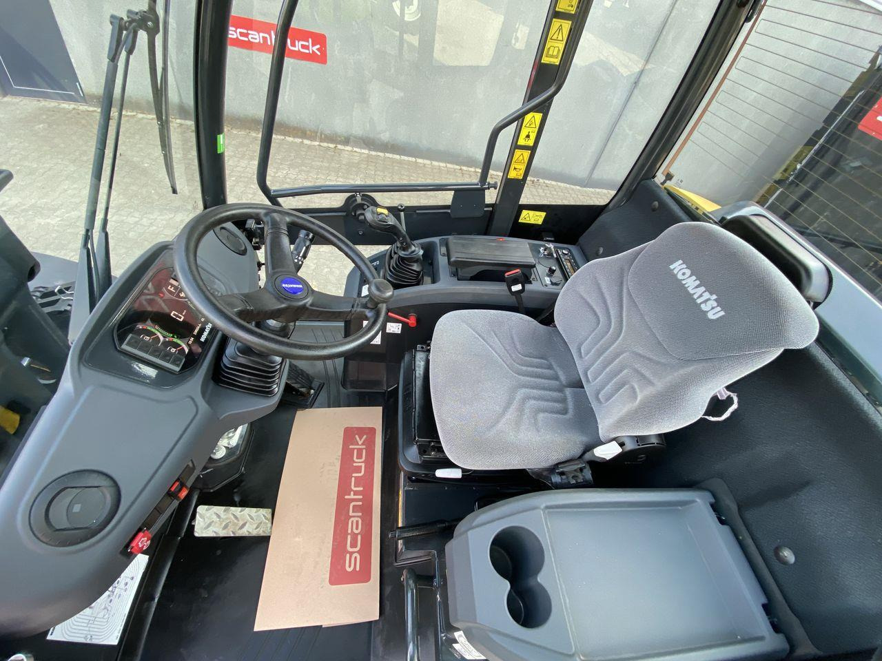 Komatsu WA70M-8EO - Valet de ferme: photos 3 Komatsu WA70M-8EO - Valet de ferme: photos 3