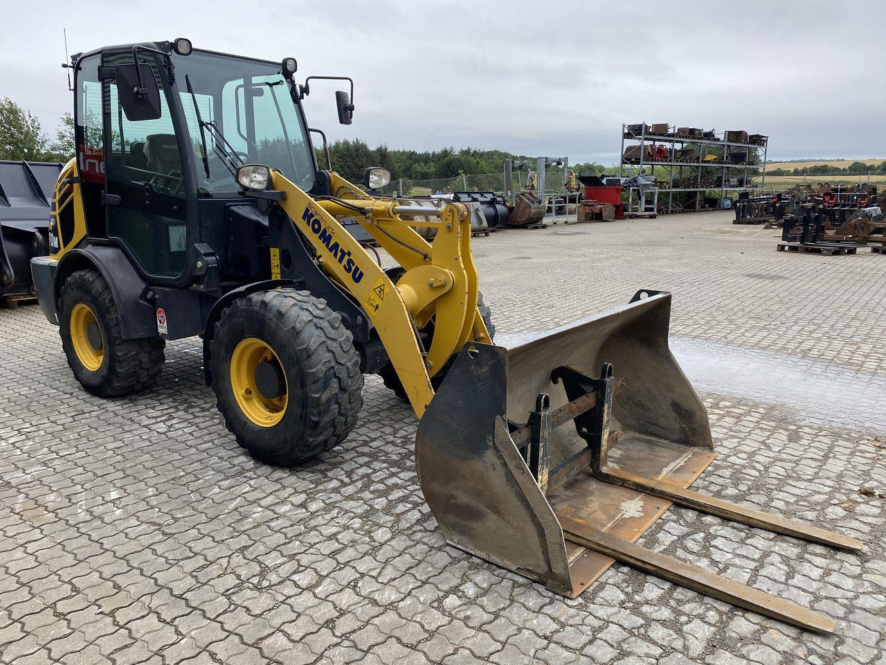 Komatsu WA70M-8EO - Valet de ferme: photos 5 Komatsu WA70M-8EO - Valet de ferme: photos 5