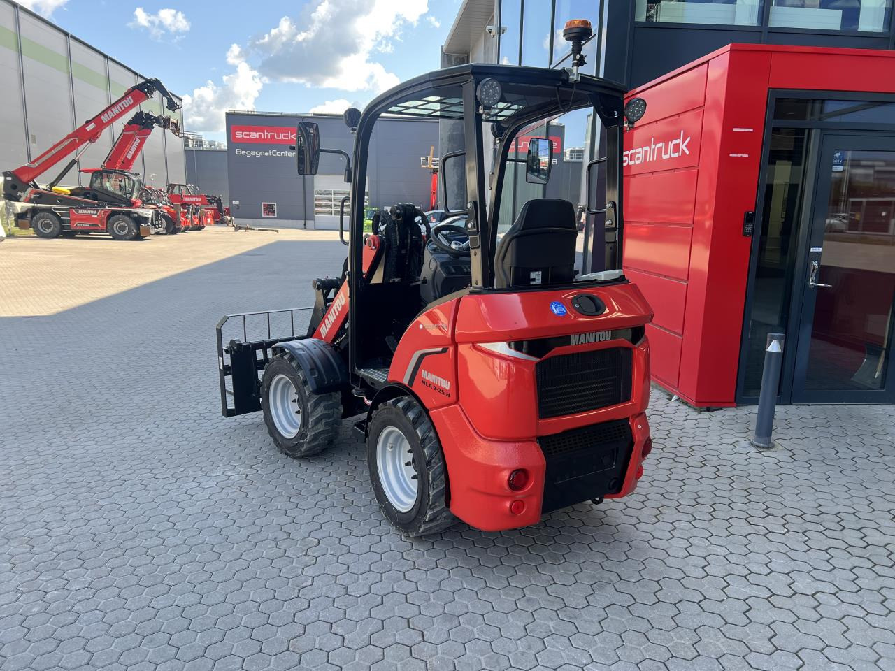 Manitou MLA 2-25H-4P - Chargeuse sur pneus: photos 2 Manitou MLA 2-25H-4P - Chargeuse sur pneus: photos 2