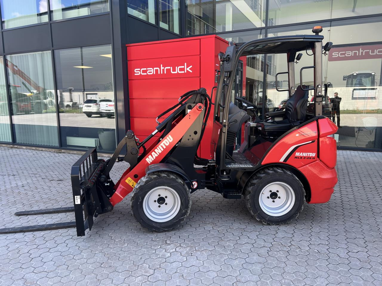 Manitou MLA 2-25H-4P - Chargeuse sur pneus: photos 1 Manitou MLA 2-25H-4P - Chargeuse sur pneus: photos 1