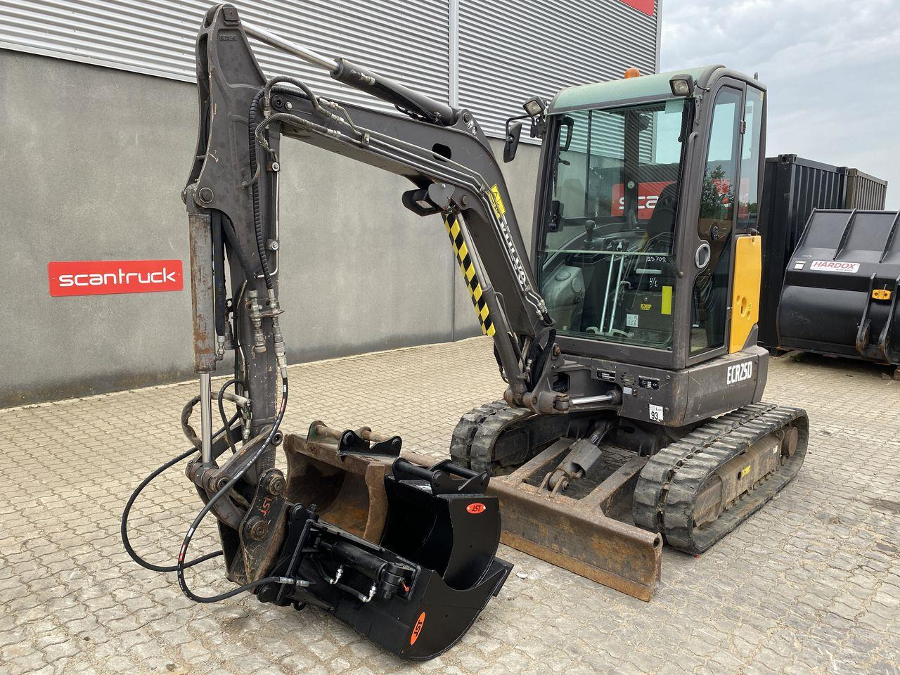 Volvo ECR25 - Mini pelle: photos 1 Volvo ECR25 - Mini pelle: photos 1