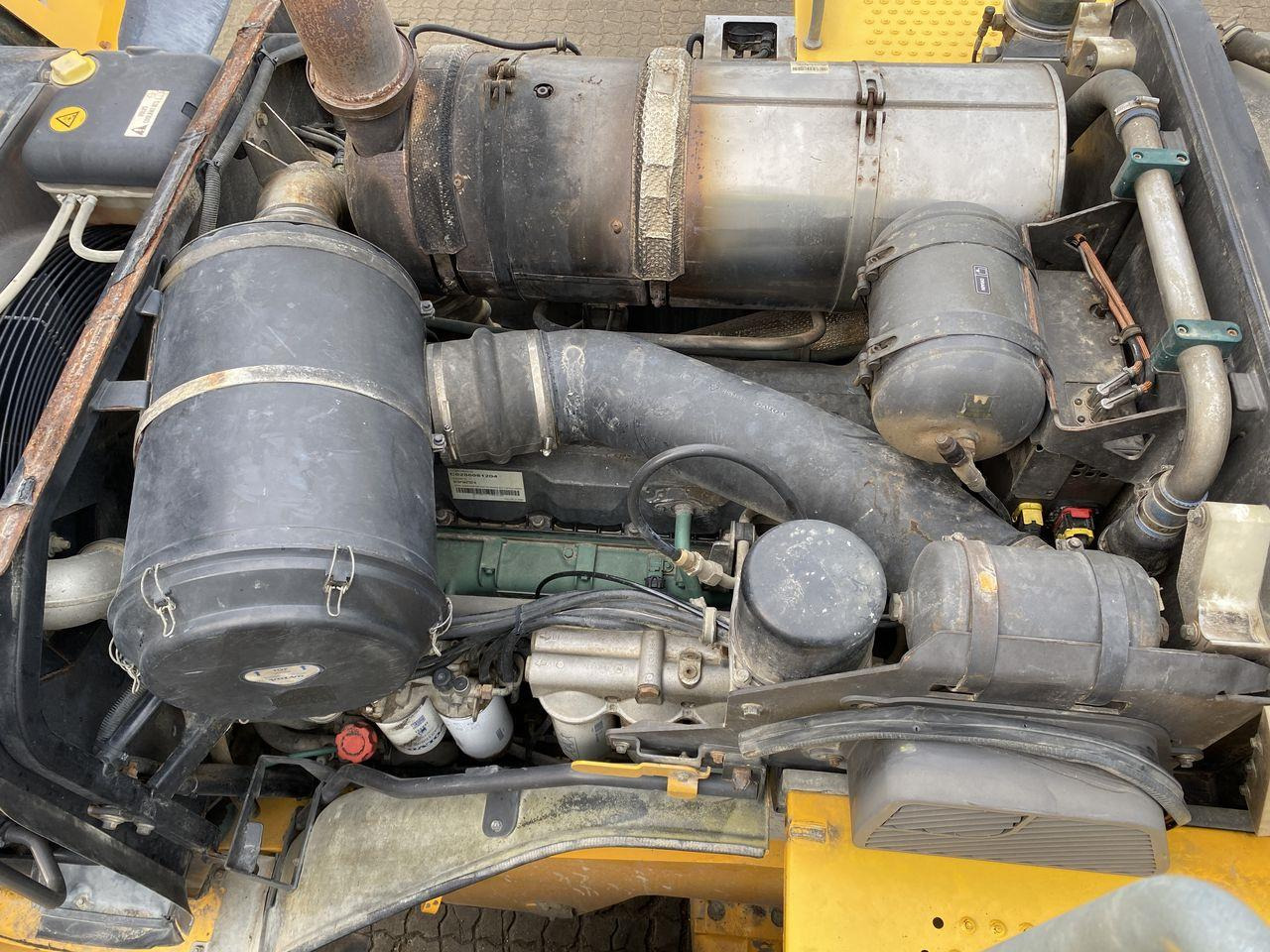 Chargeuse sur pneus Volvo L220G: photos 8 Chargeuse sur pneus Volvo L220G: photos 8