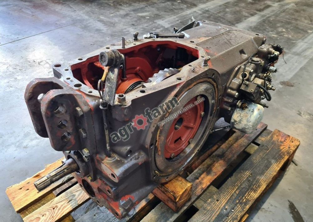 TYLNY MOST MASSEY FERGUSON 6130 0300B01 - Essieu arrière: photos 1 TYLNY MOST MASSEY FERGUSON 6130 0300B01 - Essieu arrière: photos 1