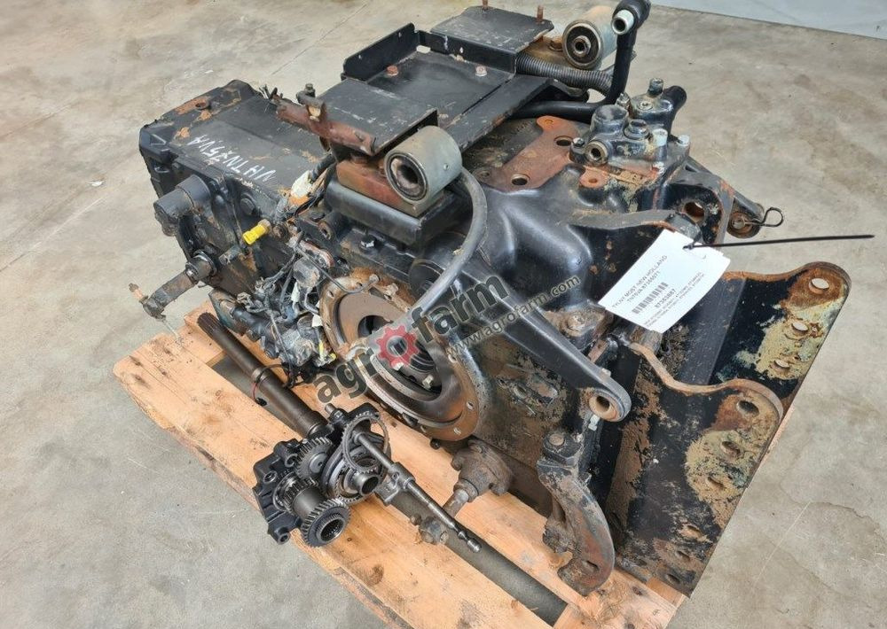 TYLNY MOST NEW HOLLAND TN75VA 87355071 - Transmission: photos 2 TYLNY MOST NEW HOLLAND TN75VA 87355071 - Transmission: photos 2