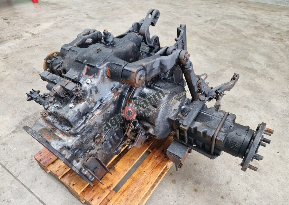 Tylny most New Holland TS 100 82855660 - Transmission: photos 2 Tylny most New Holland TS 100 82855660 - Transmission: photos 2
