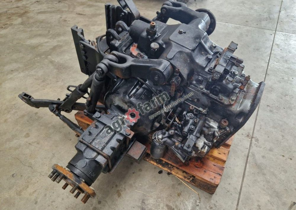 Tylny most New Holland TS 100 82855660 - Transmission: photos 1 Tylny most New Holland TS 100 82855660 - Transmission: photos 1
