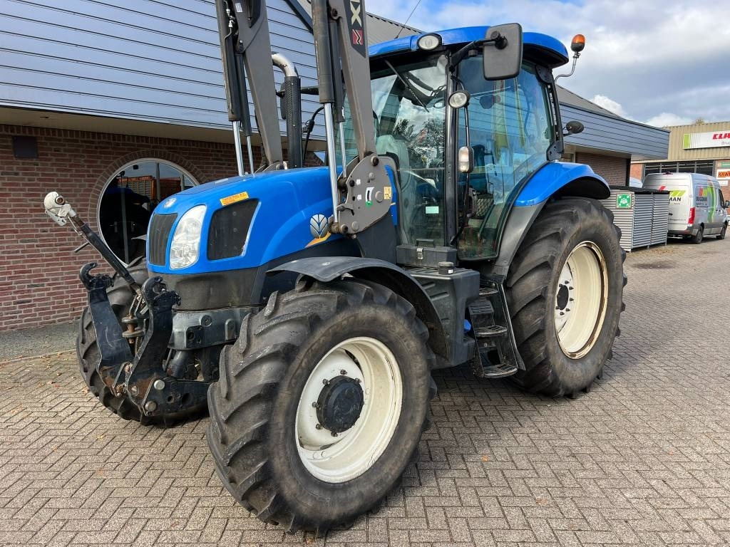 New Holland T 6.155 - Tracteur agricole: photos 2 New Holland T 6.155 - Tracteur agricole: photos 2