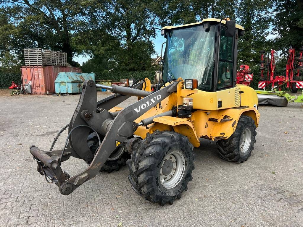 Volvo L 30 B - Chargeuse sur pneus: photos 1 Volvo L 30 B - Chargeuse sur pneus: photos 1