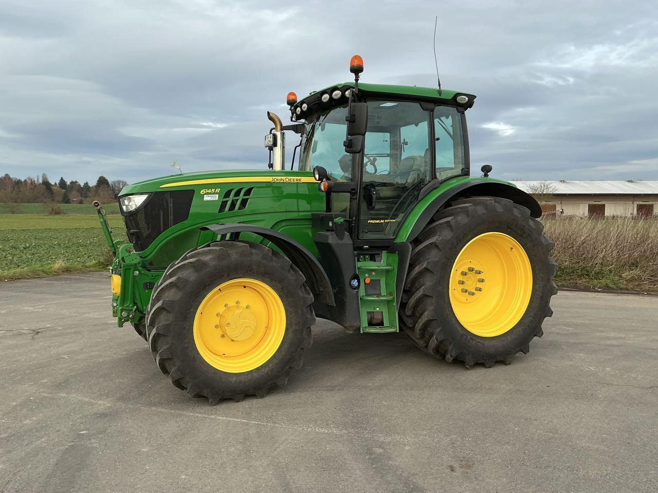 John Deere 6145 R Premium - Tracteur agricole: photos 1 John Deere 6145 R Premium - Tracteur agricole: photos 1
