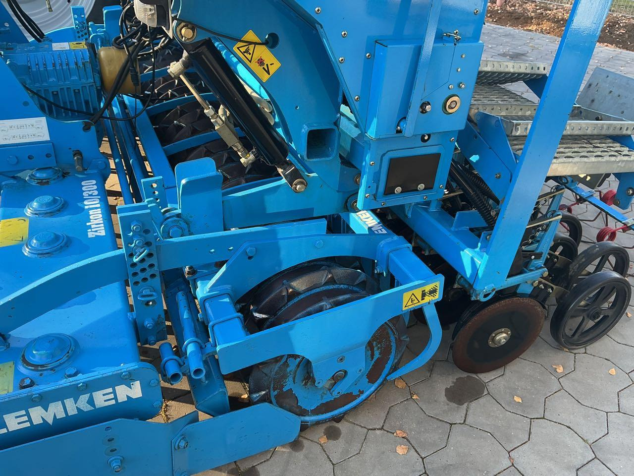 Lemken Saphir 7/300 DS - Combiné de semis: photos 3 Lemken Saphir 7/300 DS - Combiné de semis: photos 3