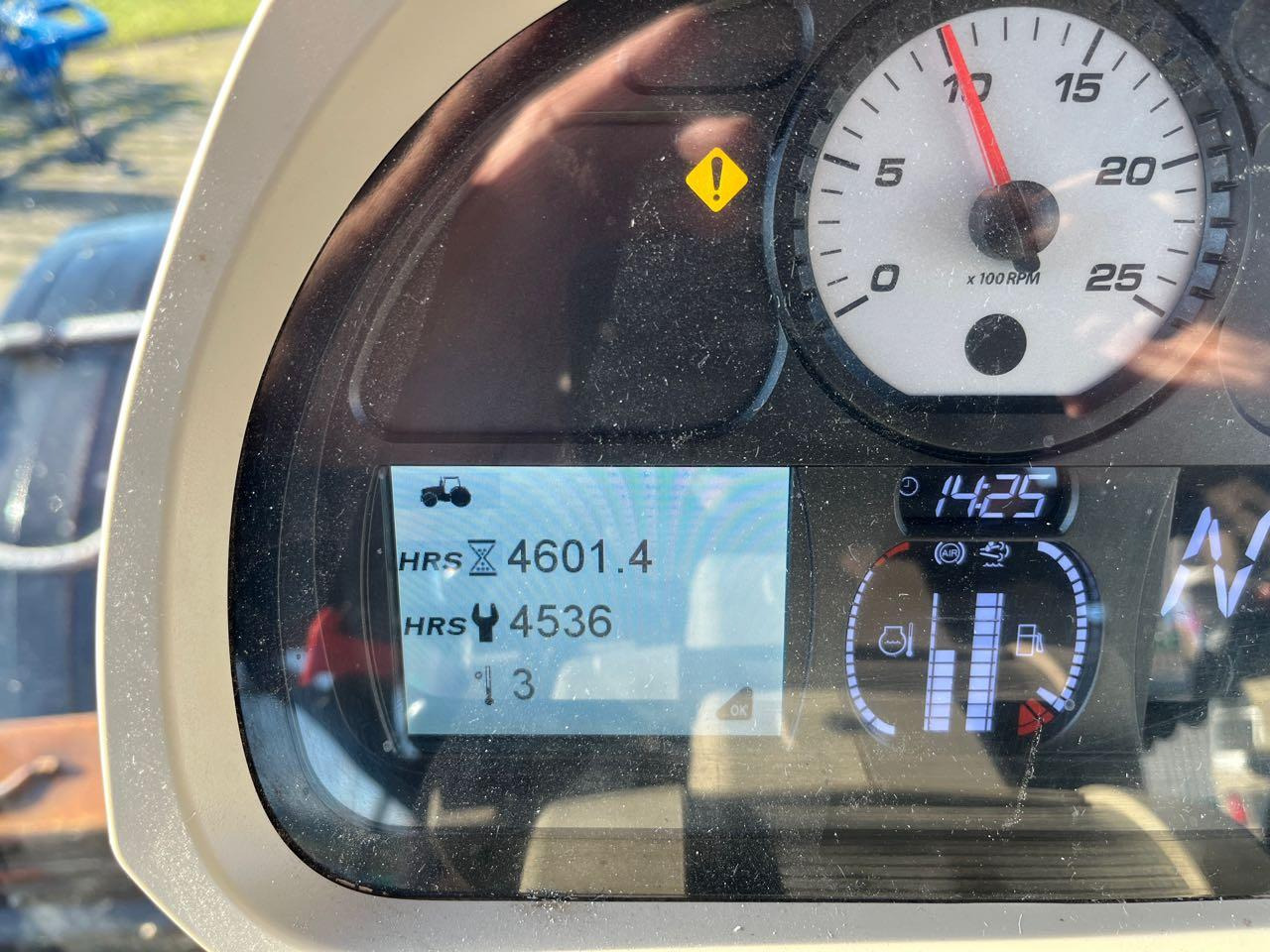 Massey Ferguson 8727 Dyna-VT - Tracteur agricole: photos 4 Massey Ferguson 8727 Dyna-VT - Tracteur agricole: photos 4