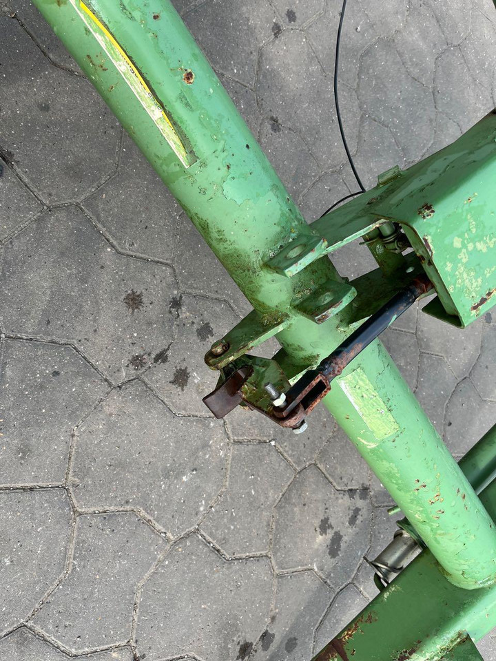 Stoll Super 1.3 - Chargeur frontal pour tracteur: photos 3 Stoll Super 1.3 - Chargeur frontal pour tracteur: photos 3