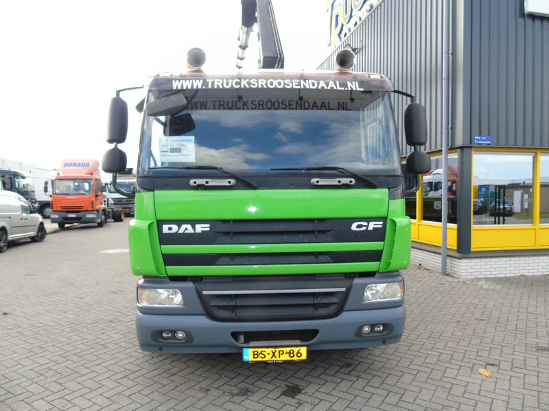 DAF CF 75.310 + HIAB 200 C5 + MANUAL + REMOTE + 6X2 STEERING - Camion grue: photos 5 DAF CF 75.310 + HIAB 200 C5 + MANUAL + REMOTE + 6X2 STEERING - Camion grue: photos 5
