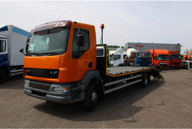 DAF LF 55.220 + HYDROLIC RAMPS + MANUAL - Camion porte-voitures: photos 2 DAF LF 55.220 + HYDROLIC RAMPS + MANUAL - Camion porte-voitures: photos 2