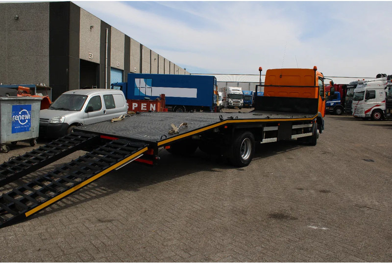 DAF LF 55.220 + HYDROLIC RAMPS + MANUAL - Camion porte-voitures: photos 3 DAF LF 55.220 + HYDROLIC RAMPS + MANUAL - Camion porte-voitures: photos 3