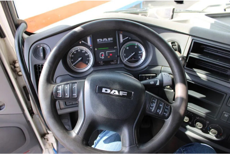 DAF XF 106.460 + Euro 6 + 6X2 + retarder + price is for complete incl combi - Camion à rideaux coulissants: photos 5 DAF XF 106.460 + Euro 6 + 6X2 + retarder + price is for complete incl combi - Camion à rideaux coulissants: photos 5