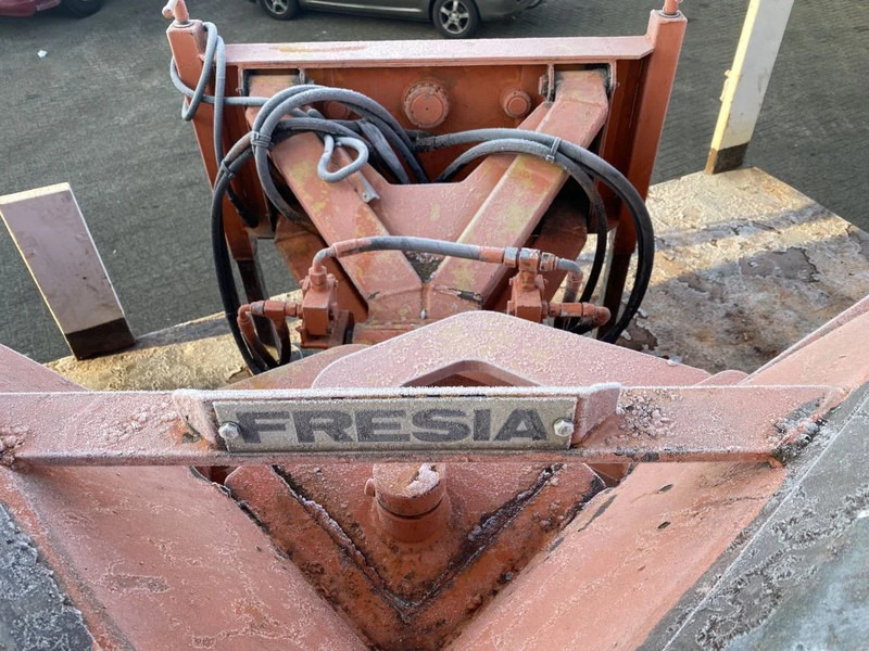 Fresia + Snow shovel - Lame à neige: photos 5 Fresia + Snow shovel - Lame à neige: photos 5