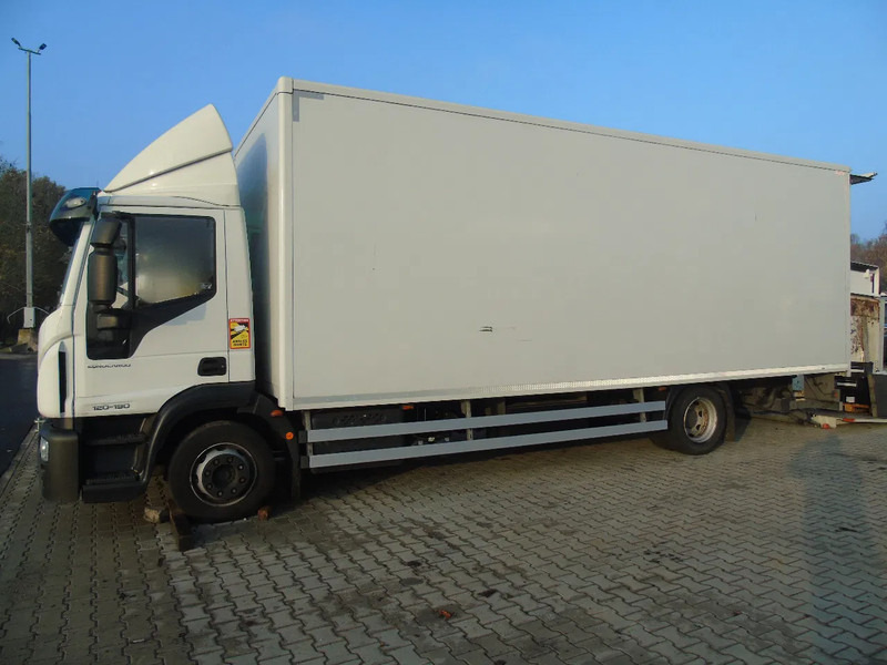 Iveco Eurocargo 120E19 + euro 6 + lift + BROKEN ENGINE - Camion fourgon: photos 2 Iveco Eurocargo 120E19 + euro 6 + lift + BROKEN ENGINE - Camion fourgon: photos 2