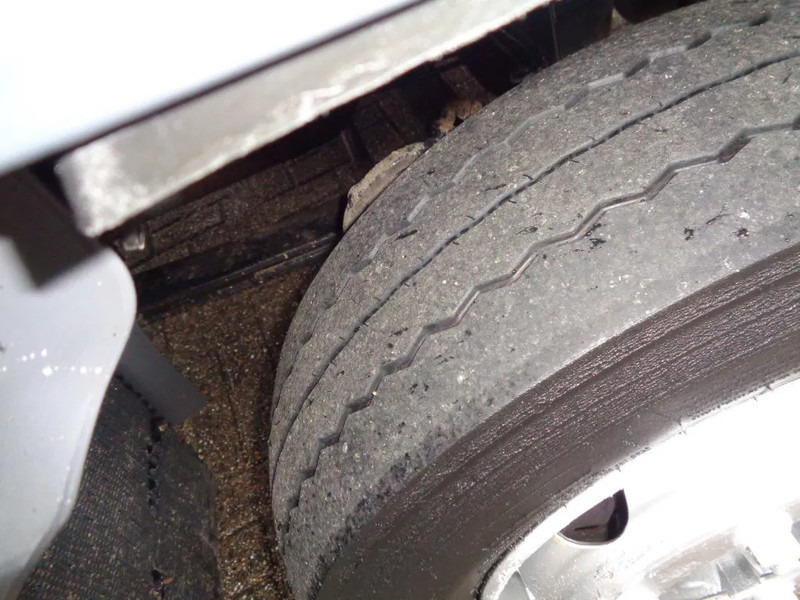 Camion fourgon MAN TGL 8.180 TGL 8.180 + MANUAL + Lift: photos 17 Camion fourgon MAN TGL 8.180 TGL 8.180 + MANUAL + Lift: photos 17