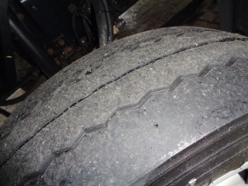 Camion fourgon MAN TGL 8.180 TGL 8.180 + MANUAL + Lift: photos 18 Camion fourgon MAN TGL 8.180 TGL 8.180 + MANUAL + Lift: photos 18