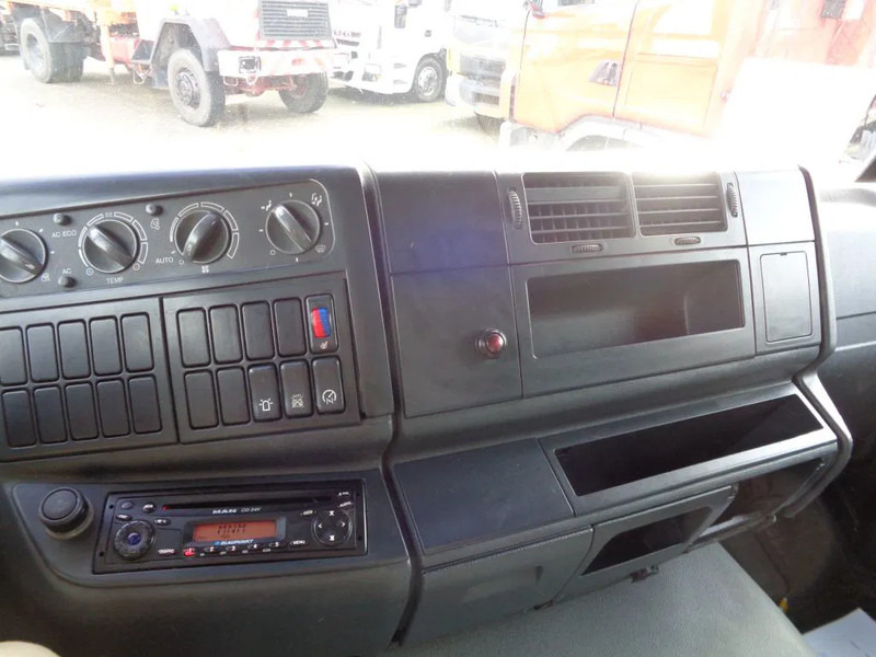 Camion plateau MAN TGM 18.240 + Dhollandia Lift: photos 12