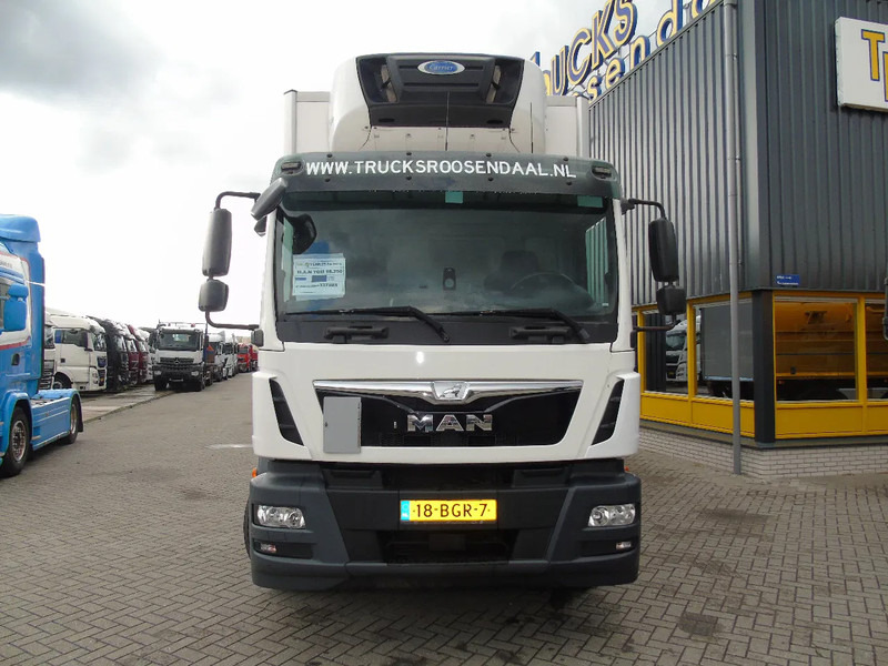 MAN TGM 18.250 + carrier supra 850euro 6 + lift + 19T - Camion frigorifique: photos 3 MAN TGM 18.250 + carrier supra 850euro 6 + lift + 19T - Camion frigorifique: photos 3