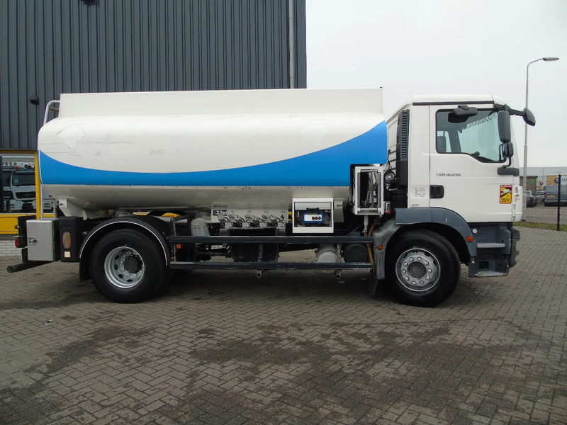 MAN TGM 18.290 + 14.000 liter + pump/meter complete + 4 compartments + euro 5 - Camion citerne: photos 2 MAN TGM 18.290 + 14.000 liter + pump/meter complete + 4 compartments + euro 5 - Camion citerne: photos 2