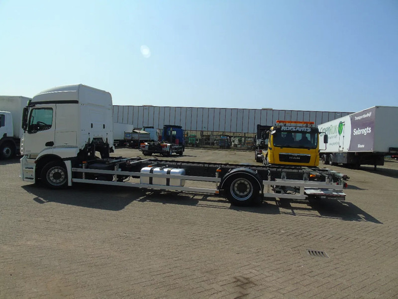 Mercedes-Benz Actros 1924 + lift + euro 6 - Camion porte-conteneur/ Caisse mobile: photos 5 Mercedes-Benz Actros 1924 + lift + euro 6 - Camion porte-conteneur/ Caisse mobile: photos 5