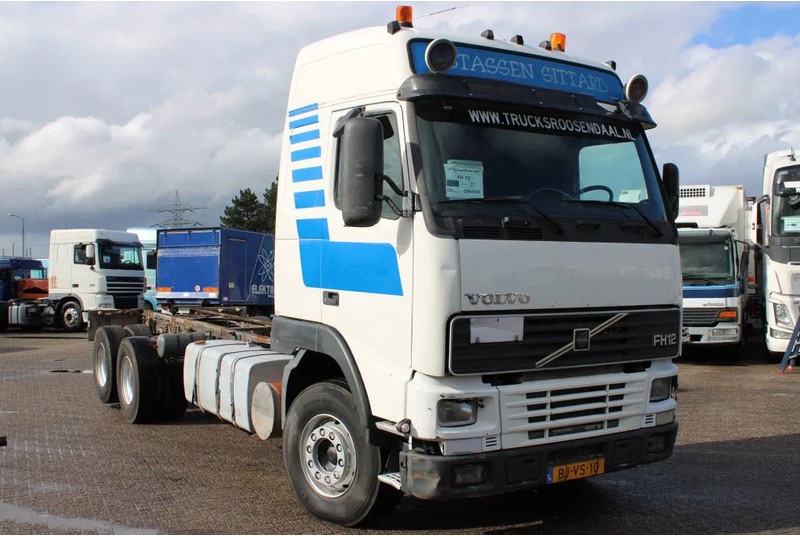 Volvo FH 12.420 + Euro 2 + 6x2 + Manual - Châssis cabine: photos 3 Volvo FH 12.420 + Euro 2 + 6x2 + Manual - Châssis cabine: photos 3