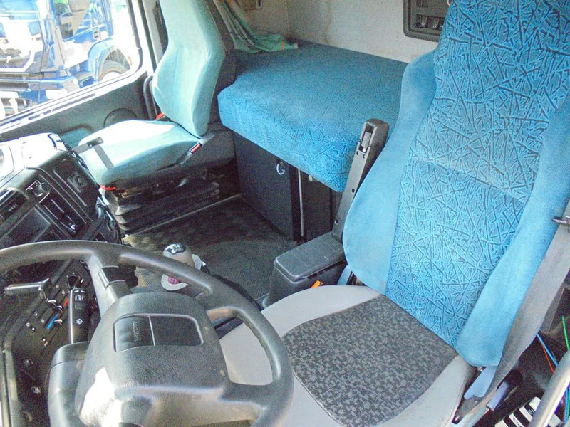Volvo FH 12.420 + Euro 2 + 6x2 + Manual - Châssis cabine: photos 4 Volvo FH 12.420 + Euro 2 + 6x2 + Manual - Châssis cabine: photos 4