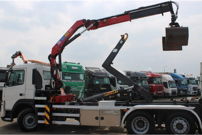 Volvo FM 330 + HMF 1035 + HOOKSYTEM HYVA + EURO 5 + 6X2 - Camion - système de câble, Camion grue: photos 4 Volvo FM 330 + HMF 1035 + HOOKSYTEM HYVA + EURO 5 + 6X2 - Camion - système de câble, Camion grue: photos 4