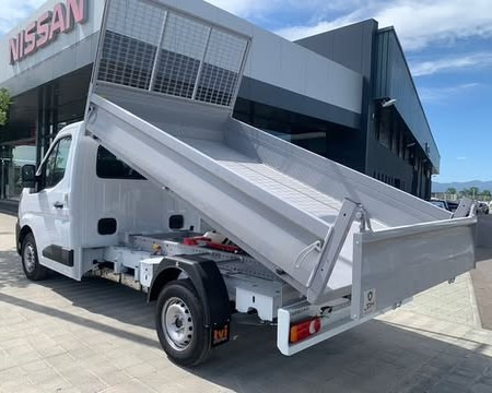 Nissan - Camion benne: photos 2 Nissan - Camion benne: photos 2