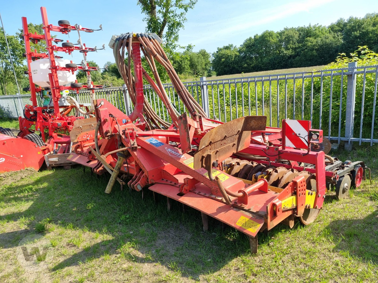 Kuhn HR 4003 - Herse rotative: photos 1 Kuhn HR 4003 - Herse rotative: photos 1