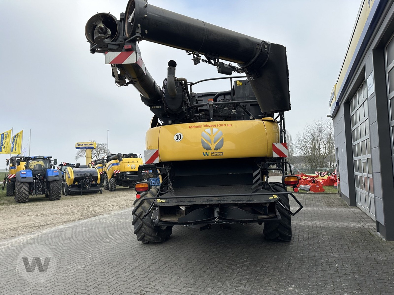 New Holland CR 10.90 - Moissonneuse-batteuse: photos 2 New Holland CR 10.90 - Moissonneuse-batteuse: photos 2