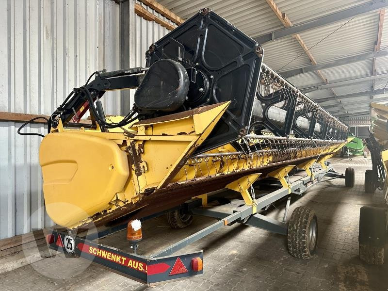 New Holland VARIFEED 35V - Moissoneuse: photos 1 New Holland VARIFEED 35V - Moissoneuse: photos 1