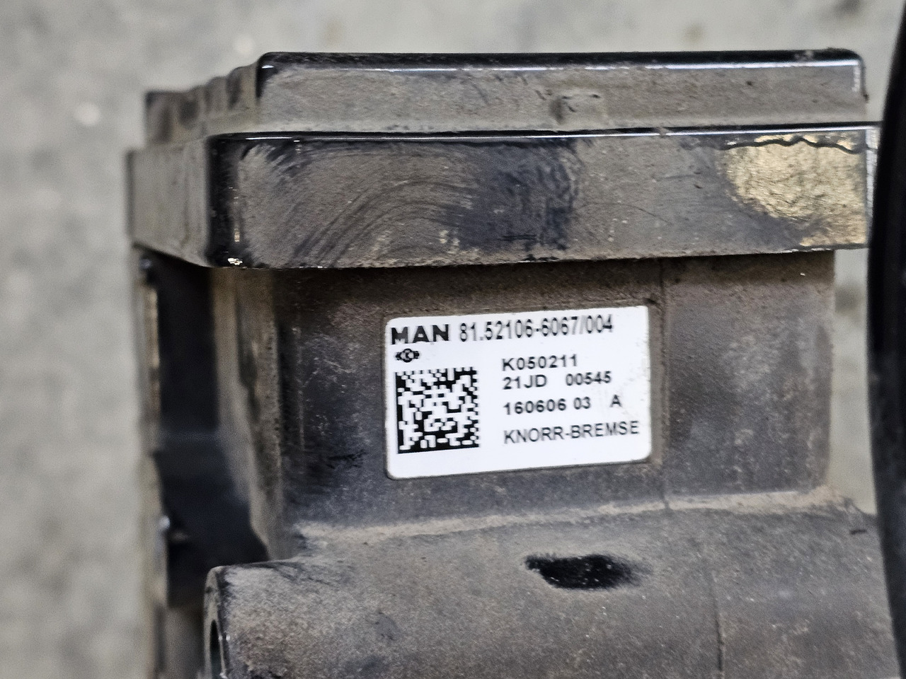 MAN TGX TGS / FRONT EBS VALVE / 81521066067 - Valve de frein: photos 3 MAN TGX TGS / FRONT EBS VALVE / 81521066067 - Valve de frein: photos 3