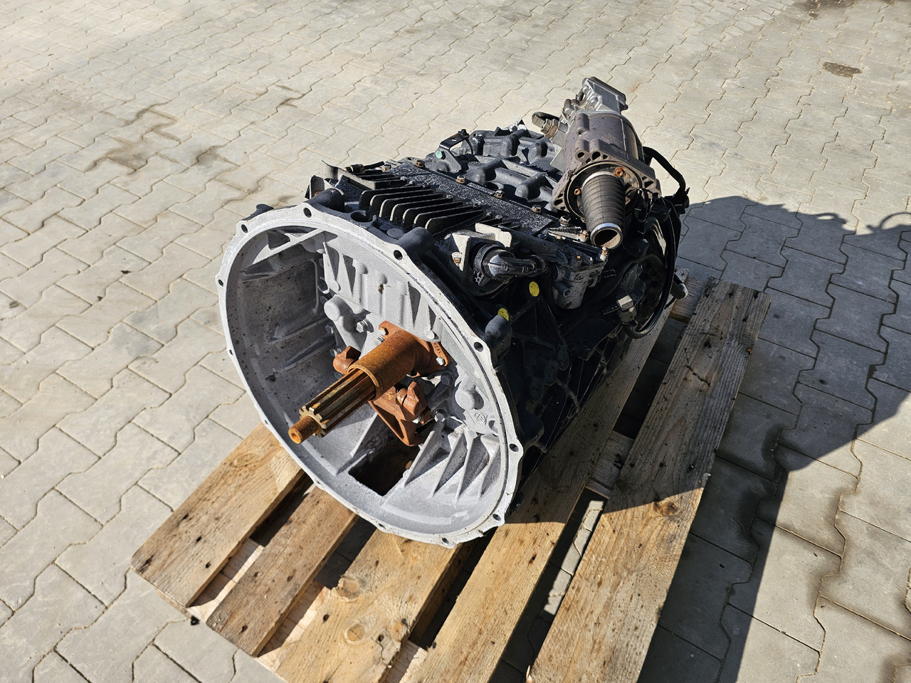 MAN TGX TGS / ZF ASTRONIC 12AS2130TD / COMPLETE - Boîte de vitesse: photos 5 MAN TGX TGS / ZF ASTRONIC 12AS2130TD / COMPLETE - Boîte de vitesse: photos 5