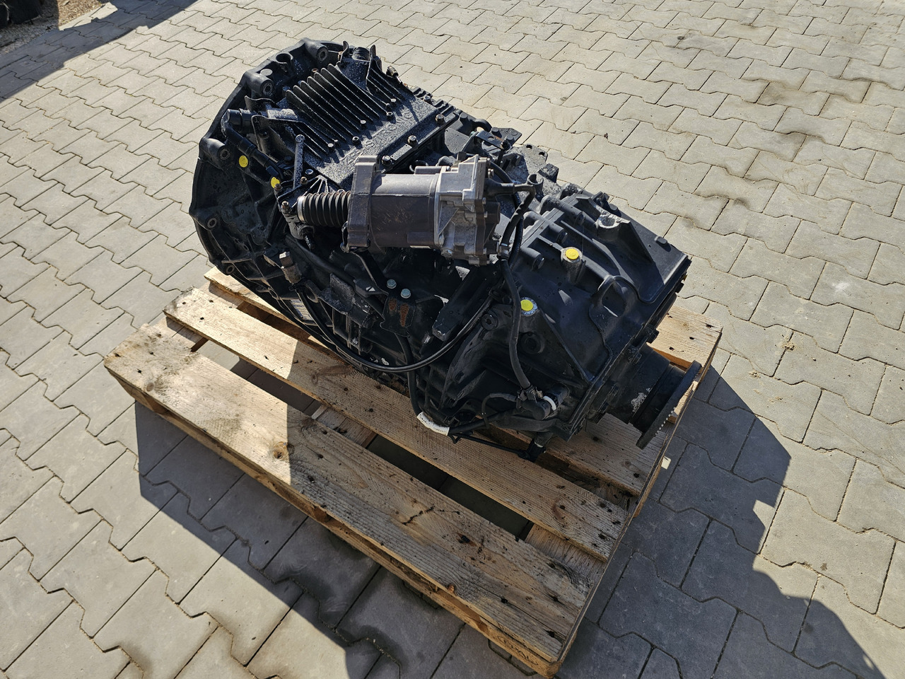 MAN TGX TGS / ZF ASTRONIC 12AS2130TD / COMPLETE - Boîte de vitesse: photos 4 MAN TGX TGS / ZF ASTRONIC 12AS2130TD / COMPLETE - Boîte de vitesse: photos 4