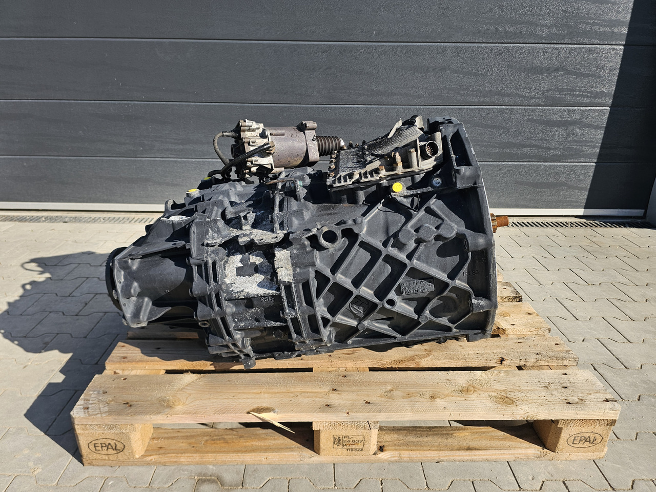 MAN TGX TGS / ZF ASTRONIC 12AS2130TD / COMPLETE - Boîte de vitesse: photos 2 MAN TGX TGS / ZF ASTRONIC 12AS2130TD / COMPLETE - Boîte de vitesse: photos 2