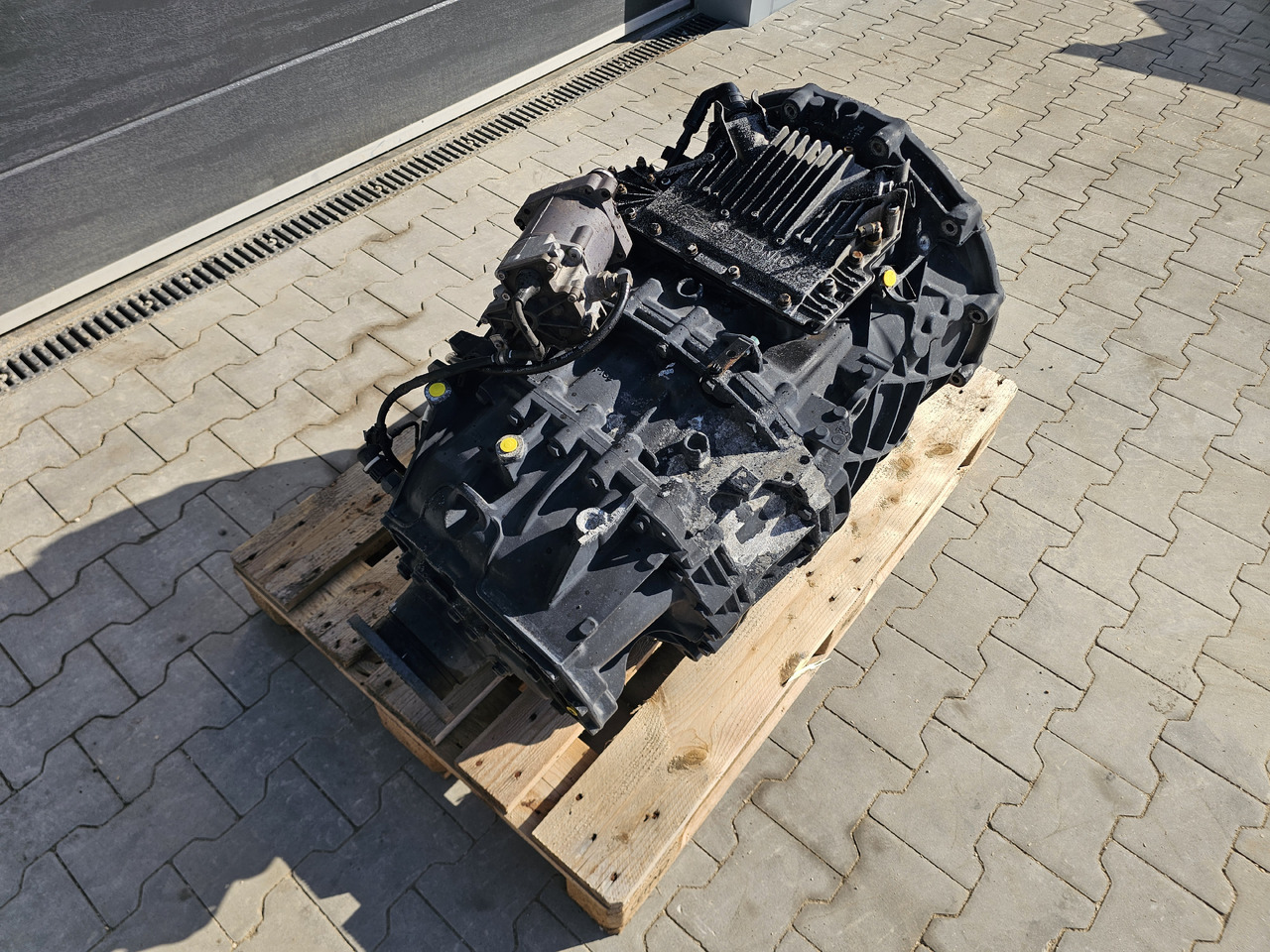 MAN TGX TGS / ZF ASTRONIC 12AS2130TD / COMPLETE - Boîte de vitesse: photos 3 MAN TGX TGS / ZF ASTRONIC 12AS2130TD / COMPLETE - Boîte de vitesse: photos 3