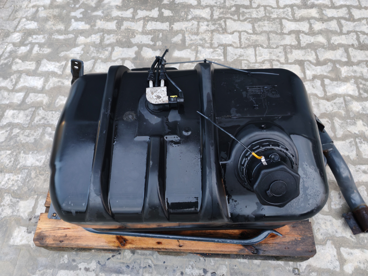 MERCEDES-BENZ ATEGO MP4 EURO6 / COMPLETE FUEL TANK / 180L / A9674710001 - Réservoir de carburant: photos 5 MERCEDES-BENZ ATEGO MP4 EURO6 / COMPLETE FUEL TANK / 180L / A9674710001 - Réservoir de carburant: photos 5