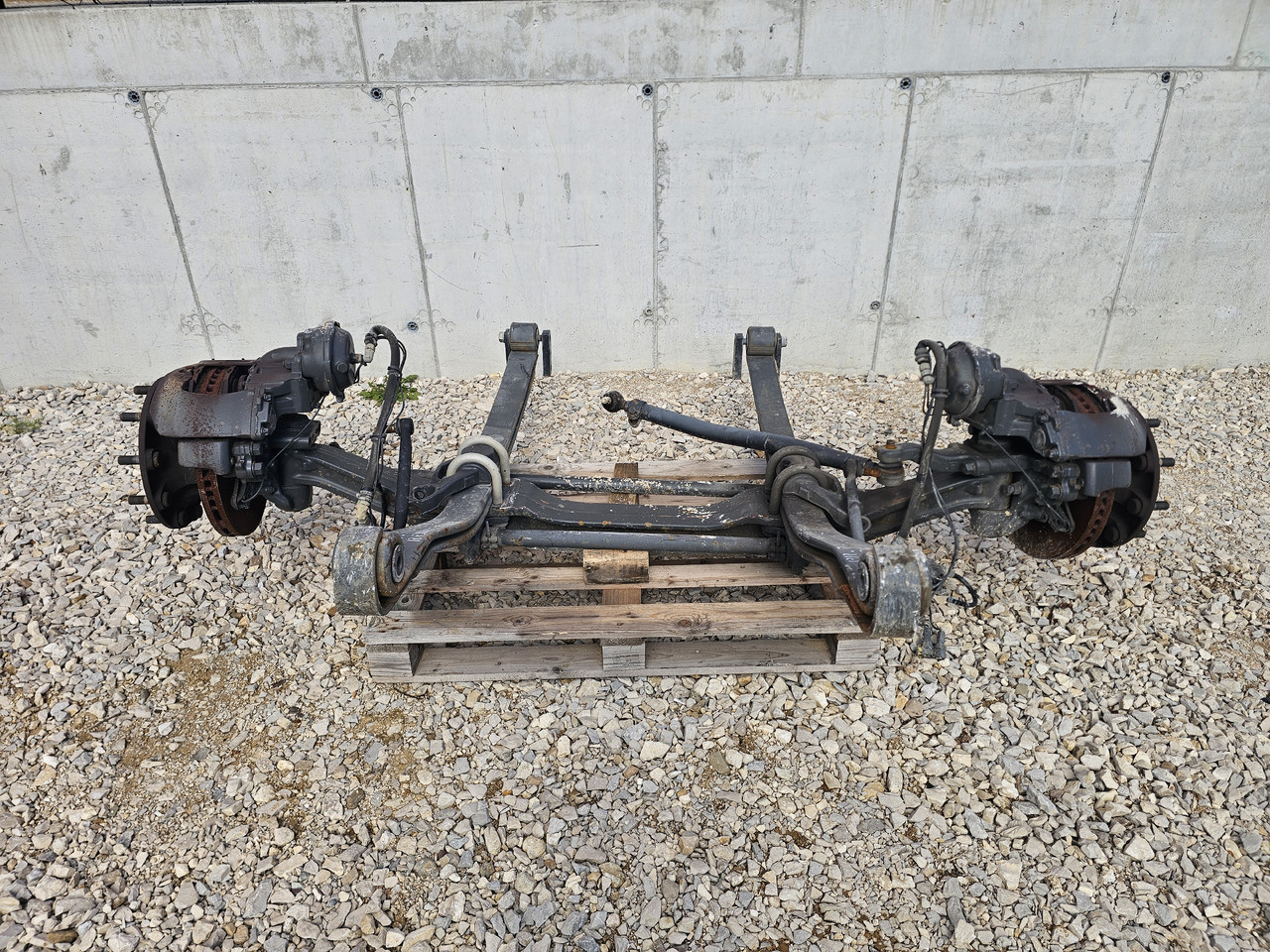 RENAULT RANGE T EURO 6 / COMPLETE FRONT AXLE - Essieu avant: photos 2 RENAULT RANGE T EURO 6 / COMPLETE FRONT AXLE - Essieu avant: photos 2