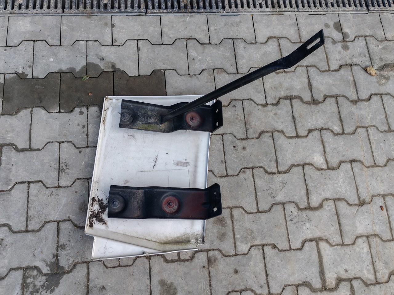 RENAULT RANGE T EURO 6 / HIGH CAB / LEFT SPOILER EXTENDER - Aérodynamique/ Spoilers: photos 5 RENAULT RANGE T EURO 6 / HIGH CAB / LEFT SPOILER EXTENDER - Aérodynamique/ Spoilers: photos 5