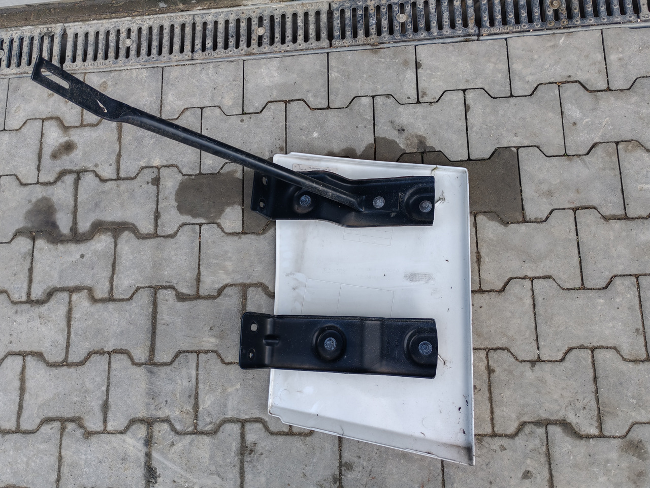 RENAULT RANGE T EURO 6 / HIGH CAB / RIGHT SPOILER EXTENDER - Aérodynamique/ Spoilers: photos 5 RENAULT RANGE T EURO 6 / HIGH CAB / RIGHT SPOILER EXTENDER - Aérodynamique/ Spoilers: photos 5